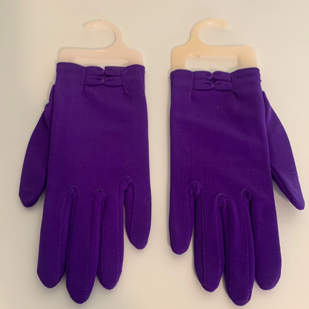 Vintage purple gloves
